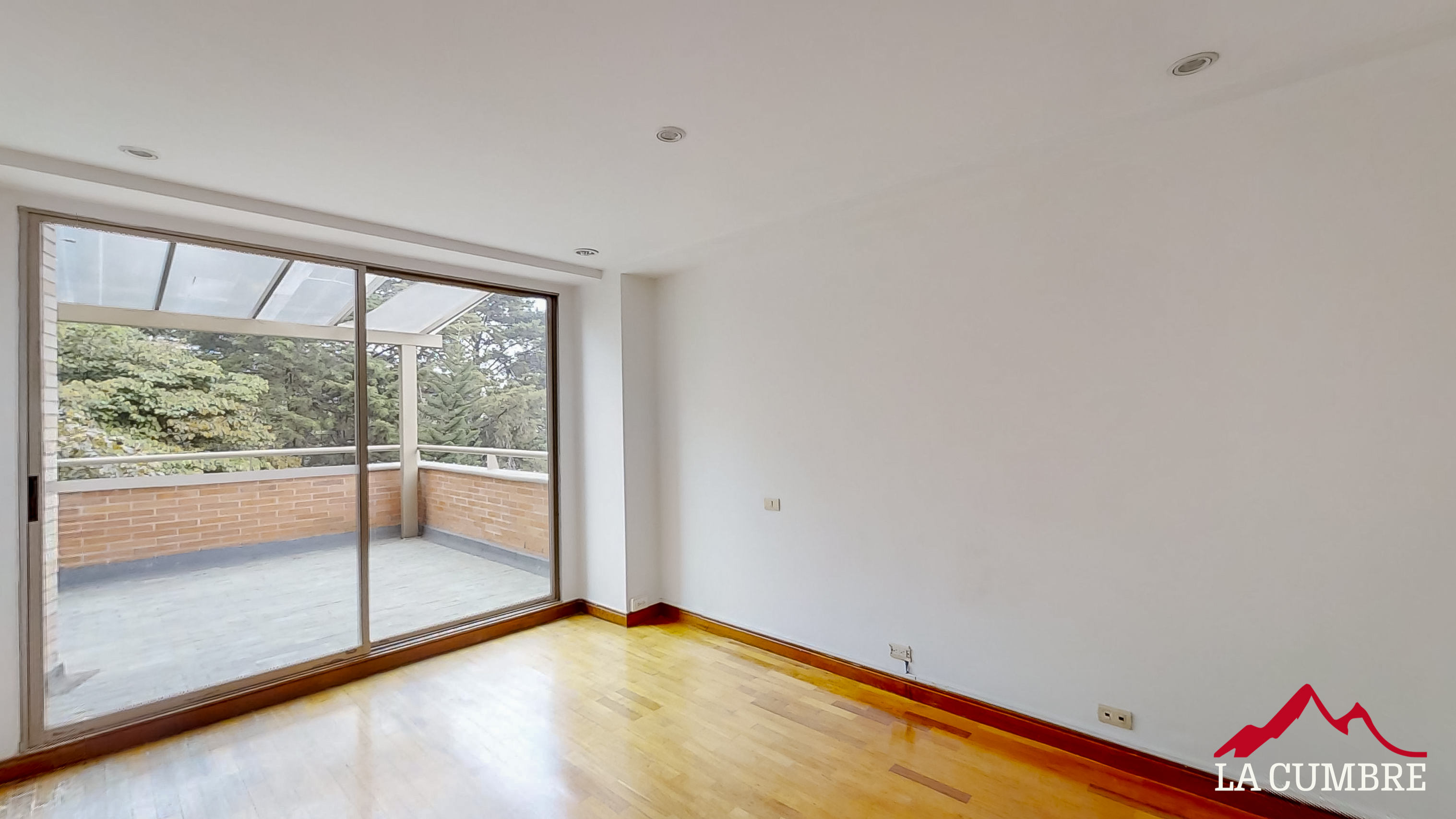 Apartamento de 3 alcobas en arriendo en El Tesoro, Medellín, 303 m² · foto 9 de 11