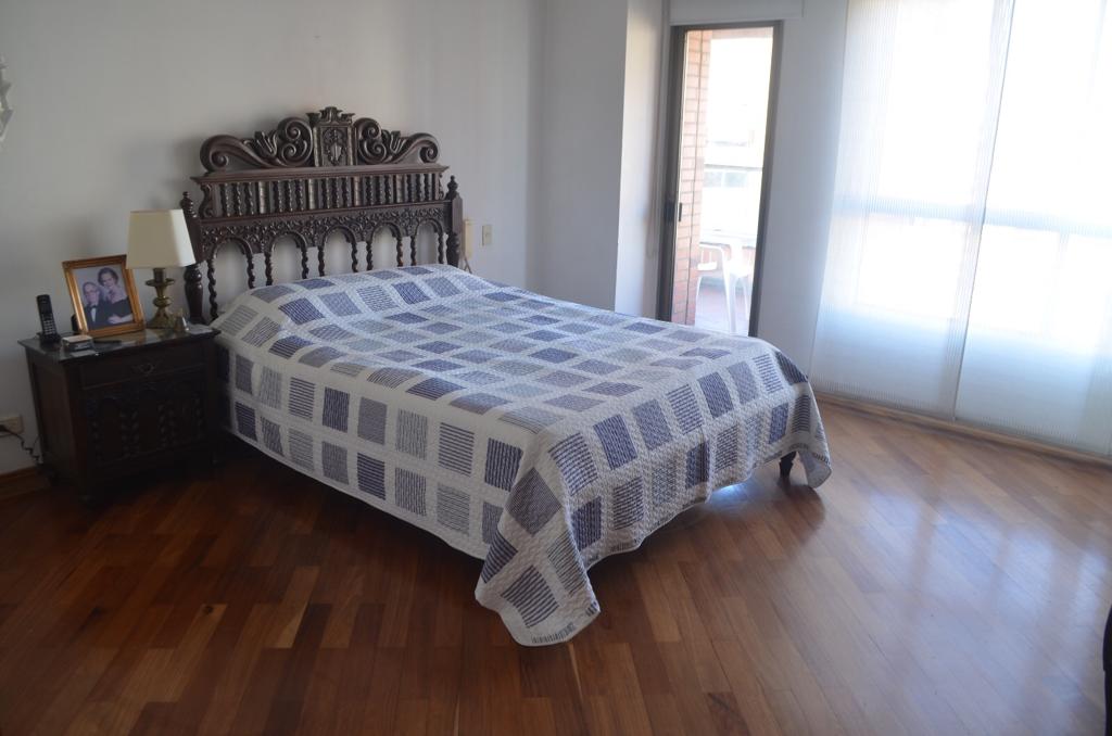 Apartamento de 3 alcobas en venta en Los Balsos No.2, Medellín, 214 m² · foto 19 de 24