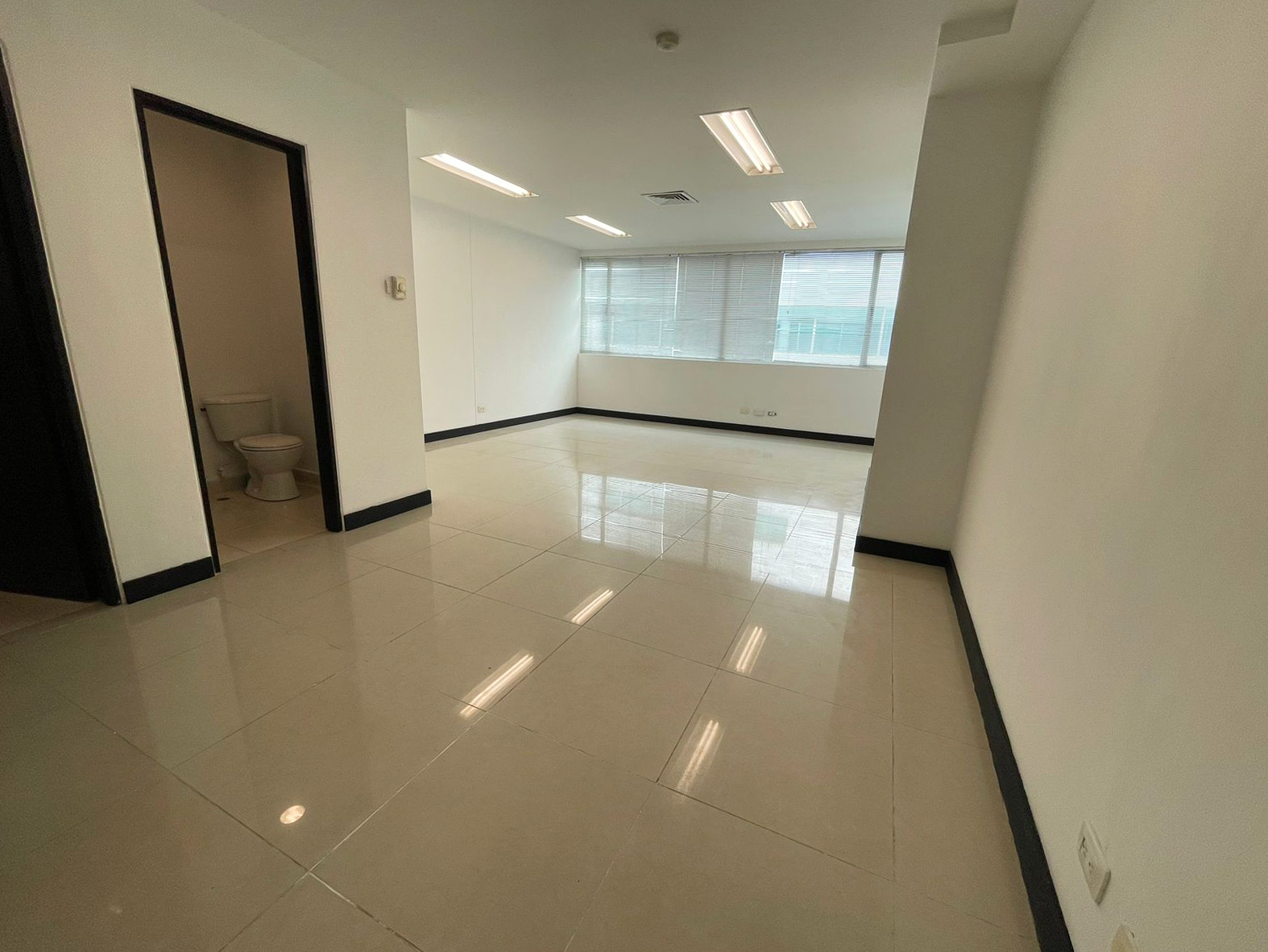 Oficina en arriendo en Cristo Rey, Medellín, 42 m² · foto 2 de 5