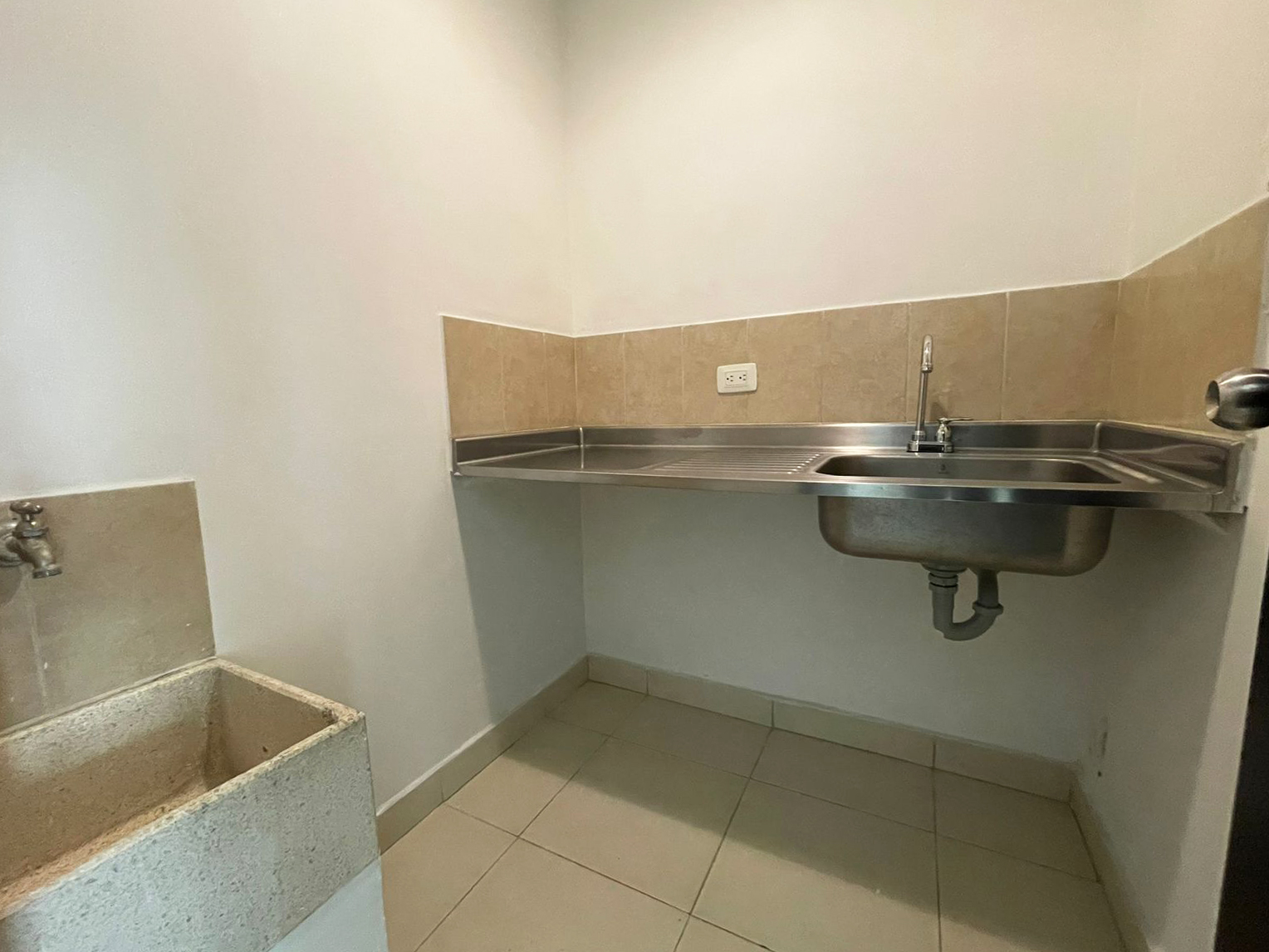 Oficina en arriendo en Cristo Rey, Medellín, 42 m² · foto 4 de 5