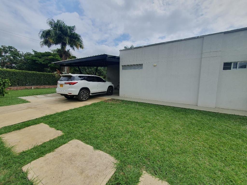 Casa de 4 alcobas en venta en Alfaguara, Jamundí, 1556 m² · foto 2 de 14