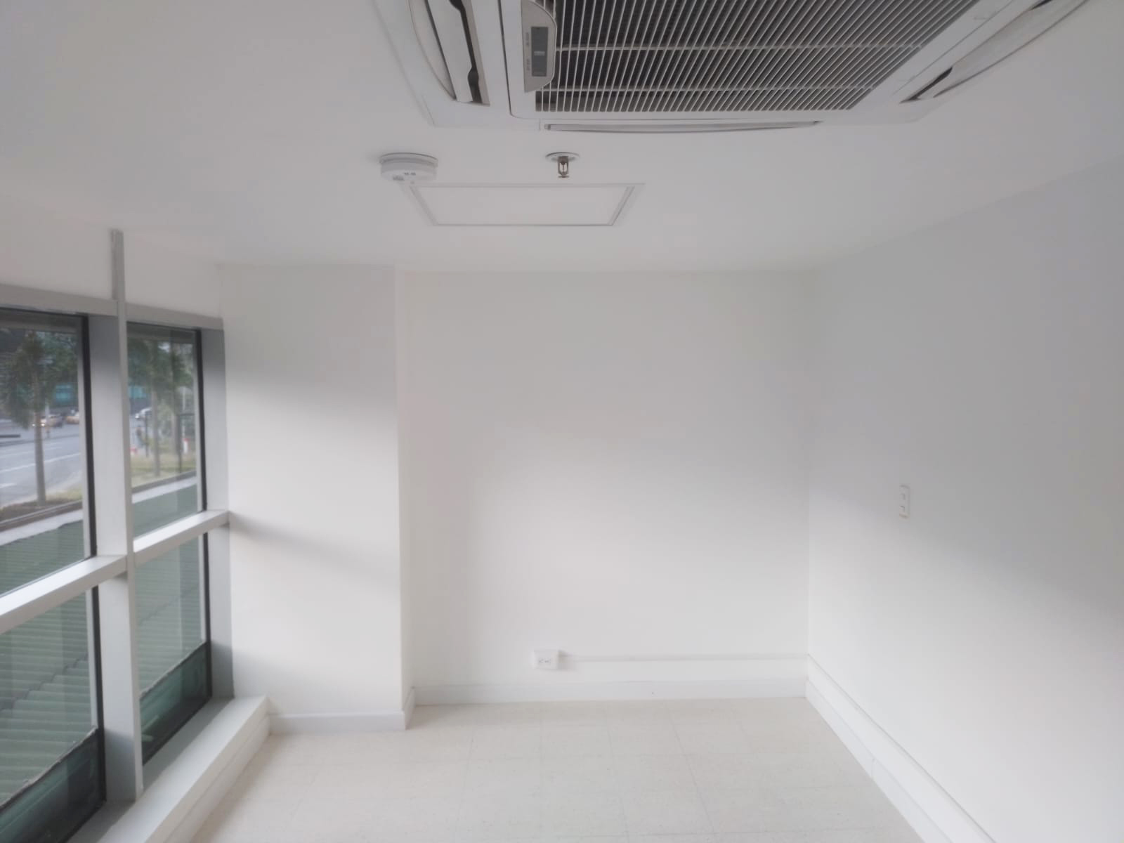 Consultorio en arriendo en San Diego, Medellín, 156 m² · foto 3 de 14