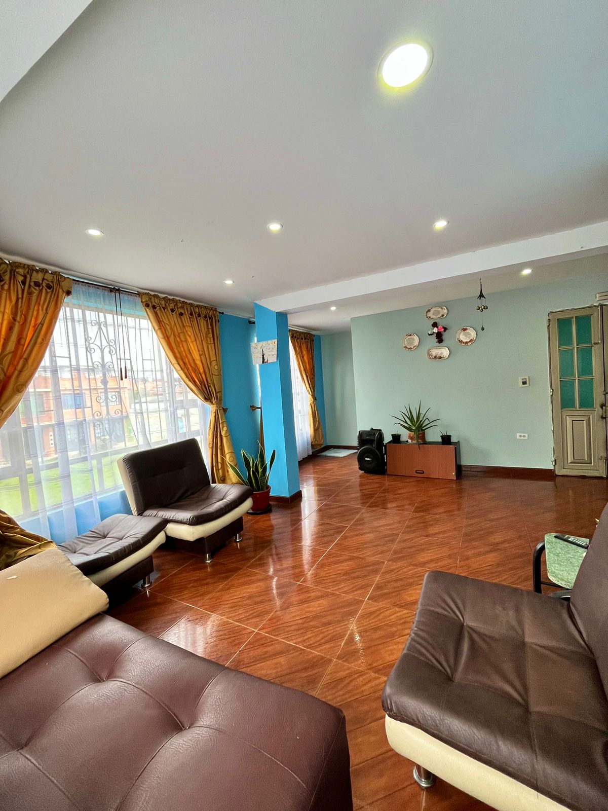 Casa de 4 alcobas en venta en Primero De Mayo Ii, Madrid, 200 m² · foto 2 de 19