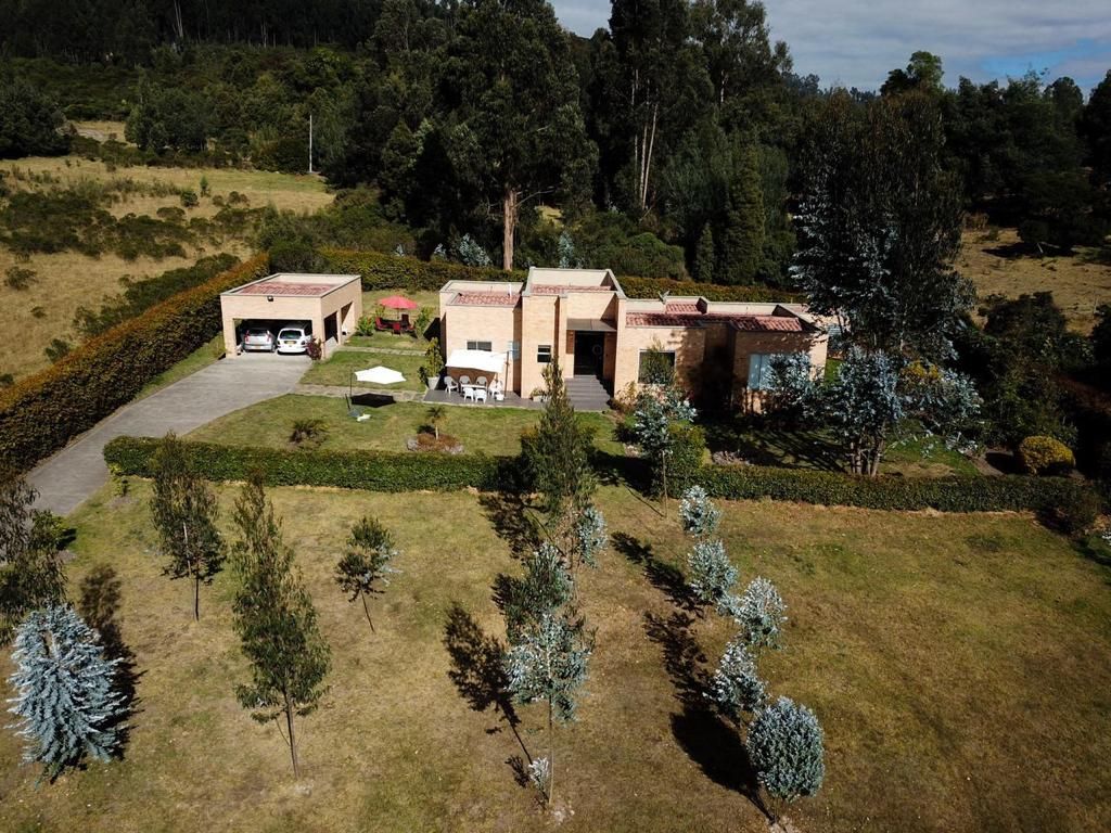 Casa de 5 alcobas en venta en Ub. Monteverde, Tocancipá, 420 m² · foto 2 de 13