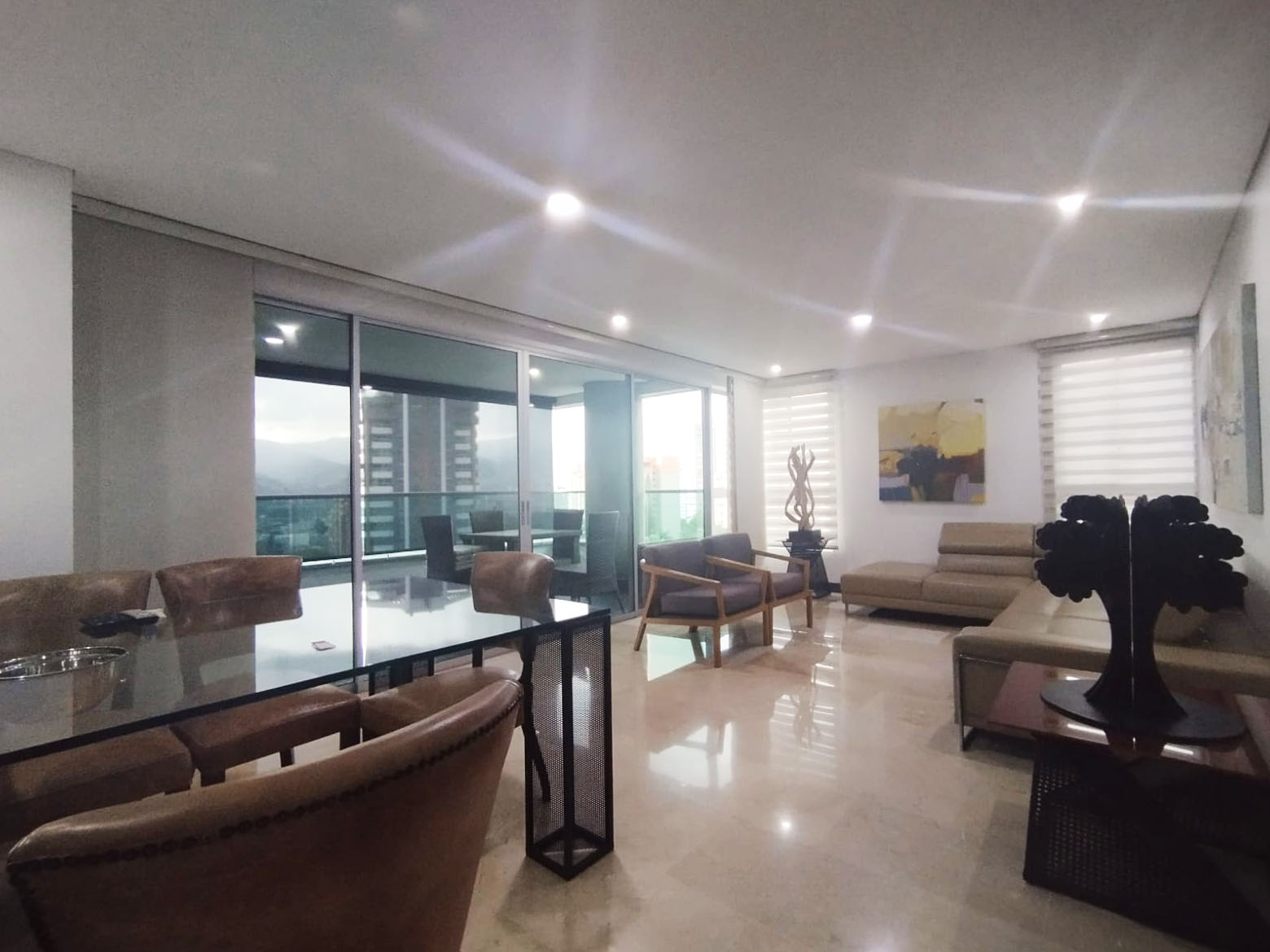 Apartamento en arriendo en Castropol, Medellín · foto 3 de 16