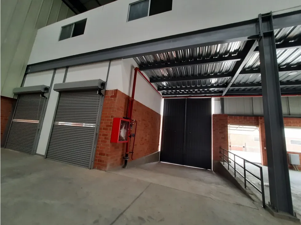 Bodega en arriendo en Acopi, Yumbo, 1033 m² · foto 4 de 9