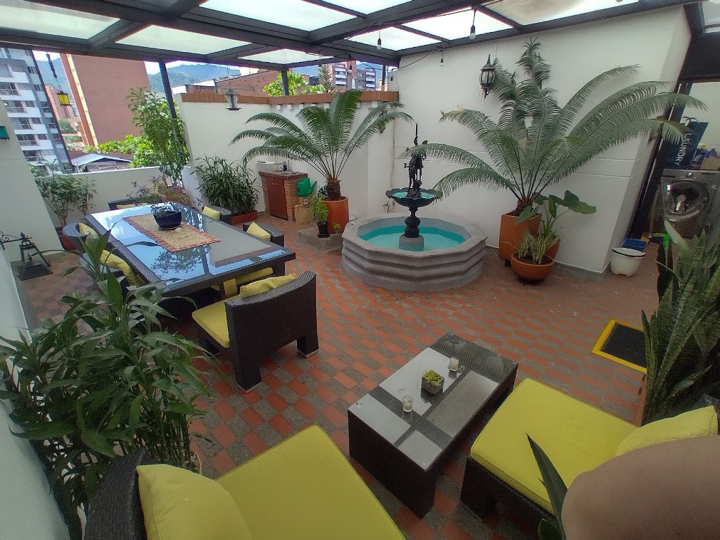 Apartamento de 6 alcobas en venta en Laureles, Medellín, 230 m² · foto 20 de 24