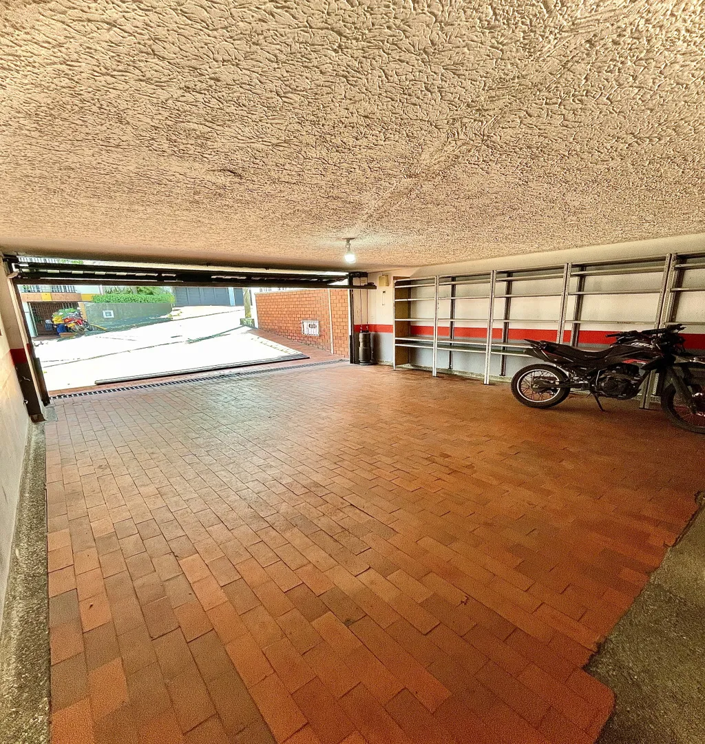 Casa de 4 alcobas en venta en Miraflores, Cali, 427 m² · foto 15 de 17