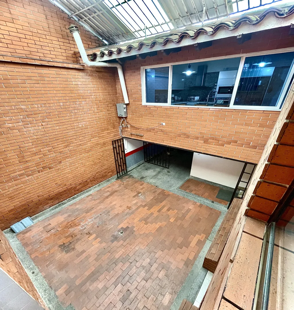 Casa de 4 alcobas en venta en Miraflores, Cali, 427 m² · foto 9 de 17