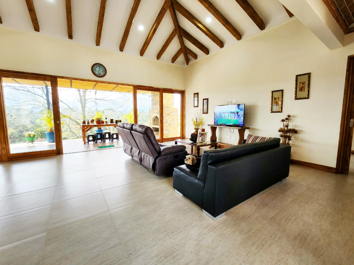 Casa de 3 alcobas en venta en El Carmen De Viboral, El Carmen de Viboral, 310 m² · foto 6 de 11