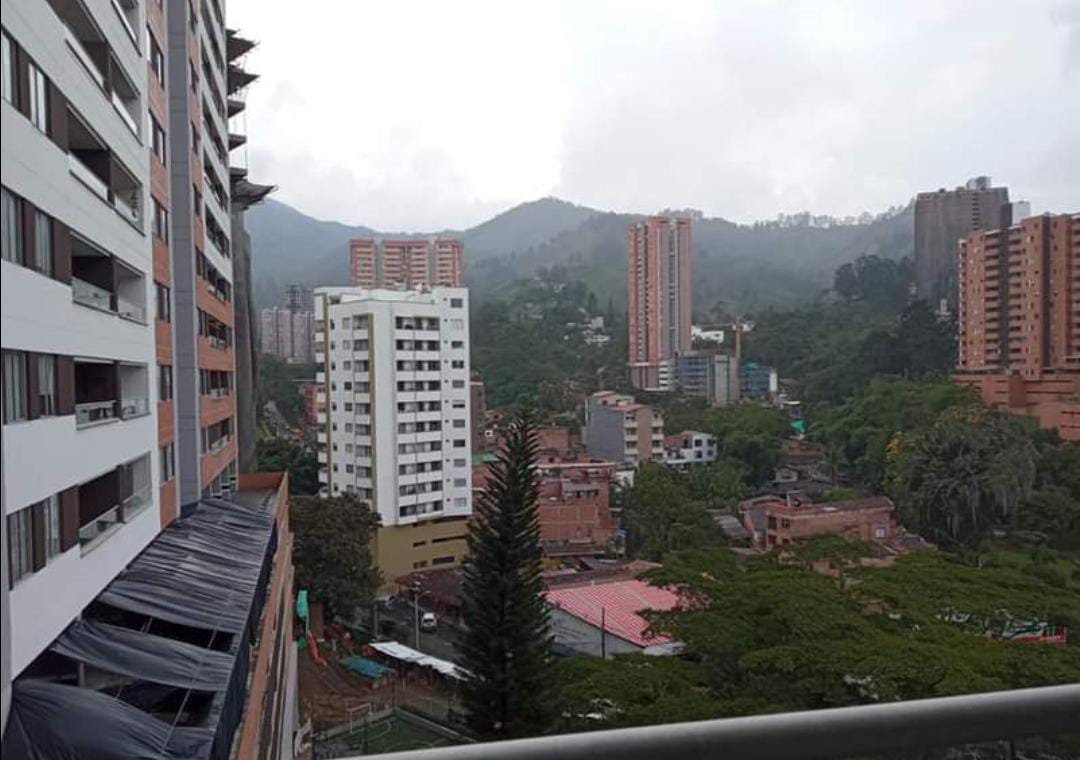 Apartamento de 3 alcobas en venta en Aves Maria, Sabaneta, 90 m² · foto 2 de 24