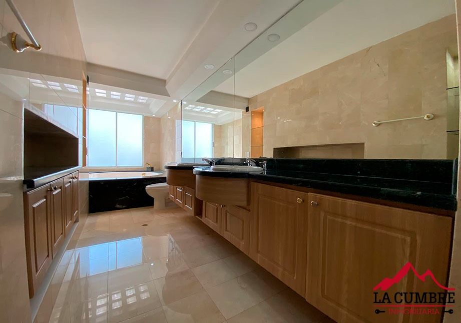 Casa de 4 alcobas en venta en Los Balsos, Medellín, 400 m² · foto 15 de 16