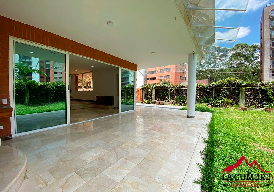 Casa de 4 alcobas en venta en Los Balsos, Medellín, 400 m² · foto 2 de 16