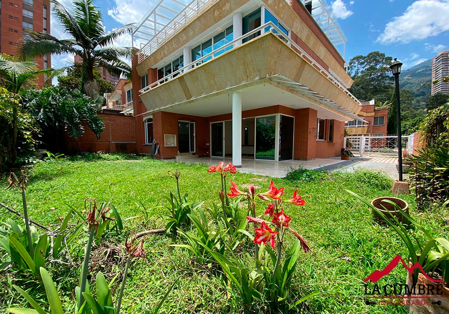 Casa de 4 alcobas en venta en Los Balsos, Medellín, 400 m² · foto 3 de 16