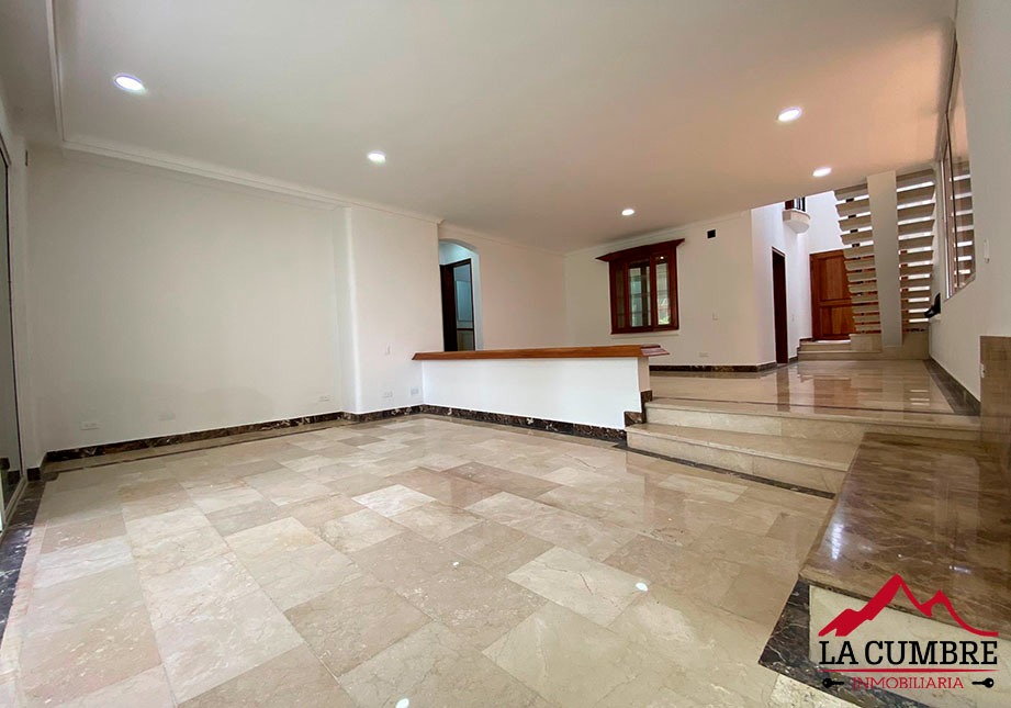 Casa de 4 alcobas en venta en Los Balsos, Medellín, 400 m² · foto 4 de 16