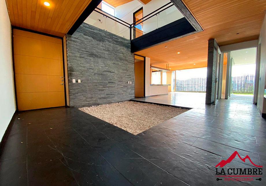 Casa de 4 alcobas en arriendo en San Lucas, Medellín, 300 m² · foto 4 de 9