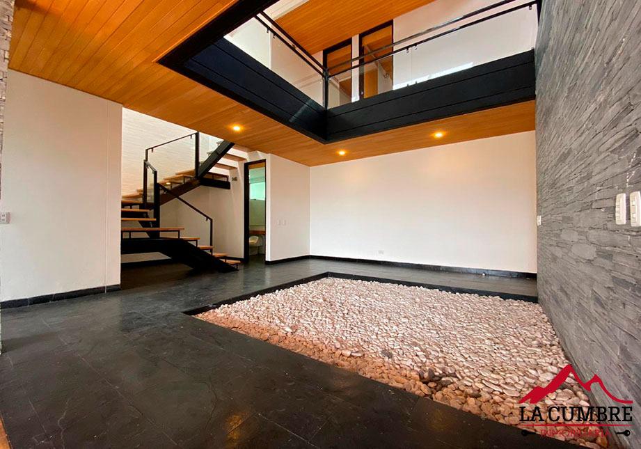 Casa de 4 alcobas en arriendo en San Lucas, Medellín, 300 m² · foto 5 de 9