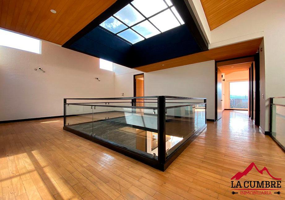 Casa de 4 alcobas en arriendo en San Lucas, Medellín, 300 m² · foto 7 de 9