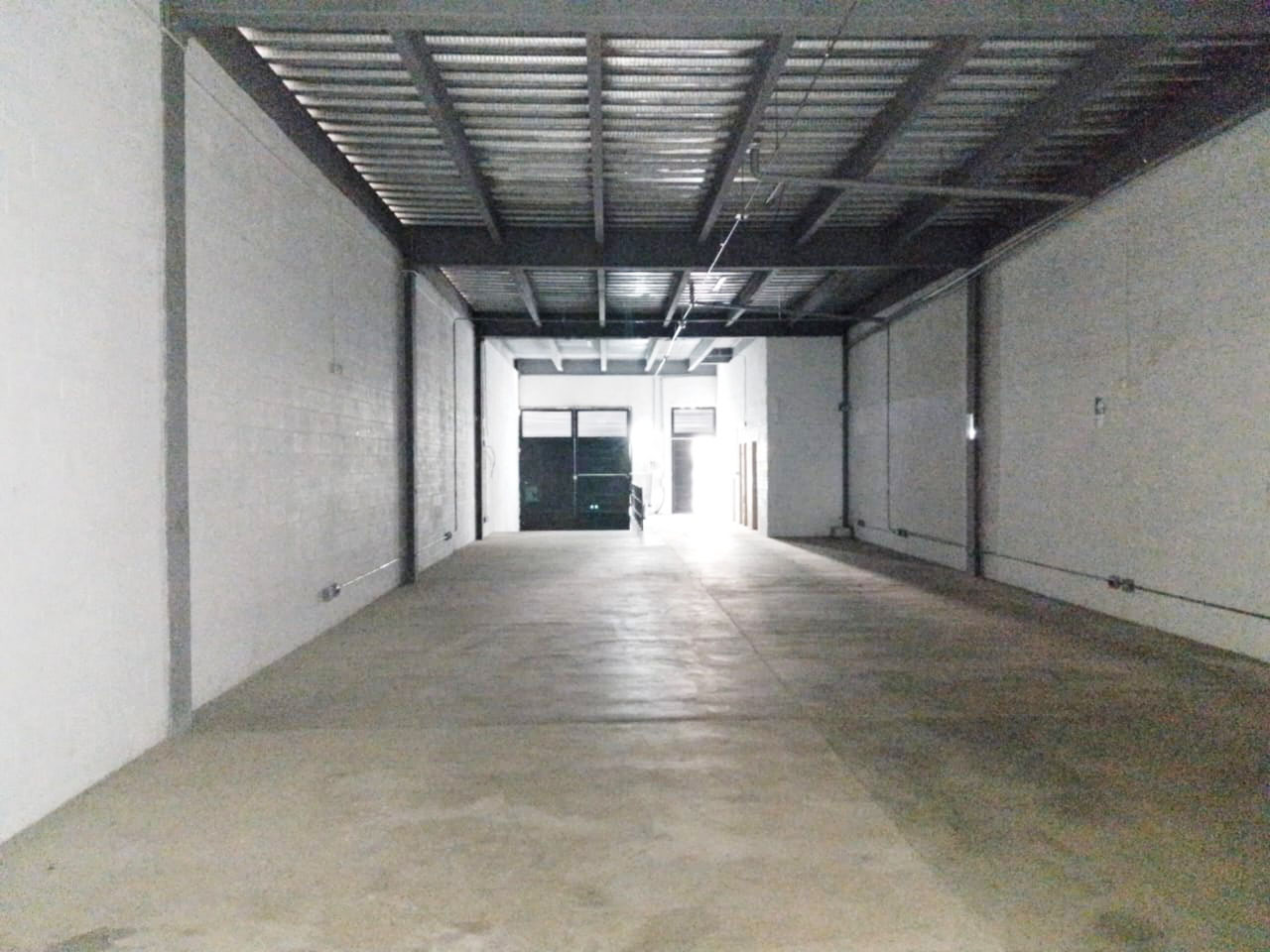 Bodega en arriendo en Bombona No.1, Medellín, 250 m² · foto 8 de 17