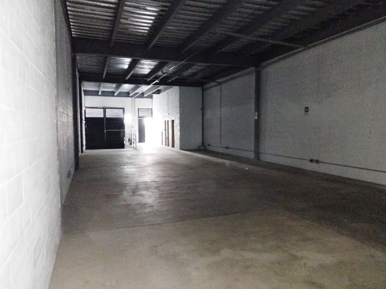 Bodega en arriendo en Bombona No.1, Medellín, 250 m² · foto 9 de 17