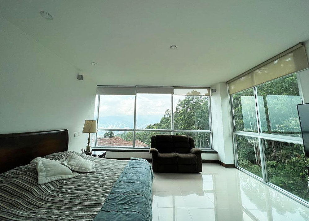 Casa de 5 alcobas en venta en Altos Del Poblado, Medellín, 520 m² · foto 9 de 11