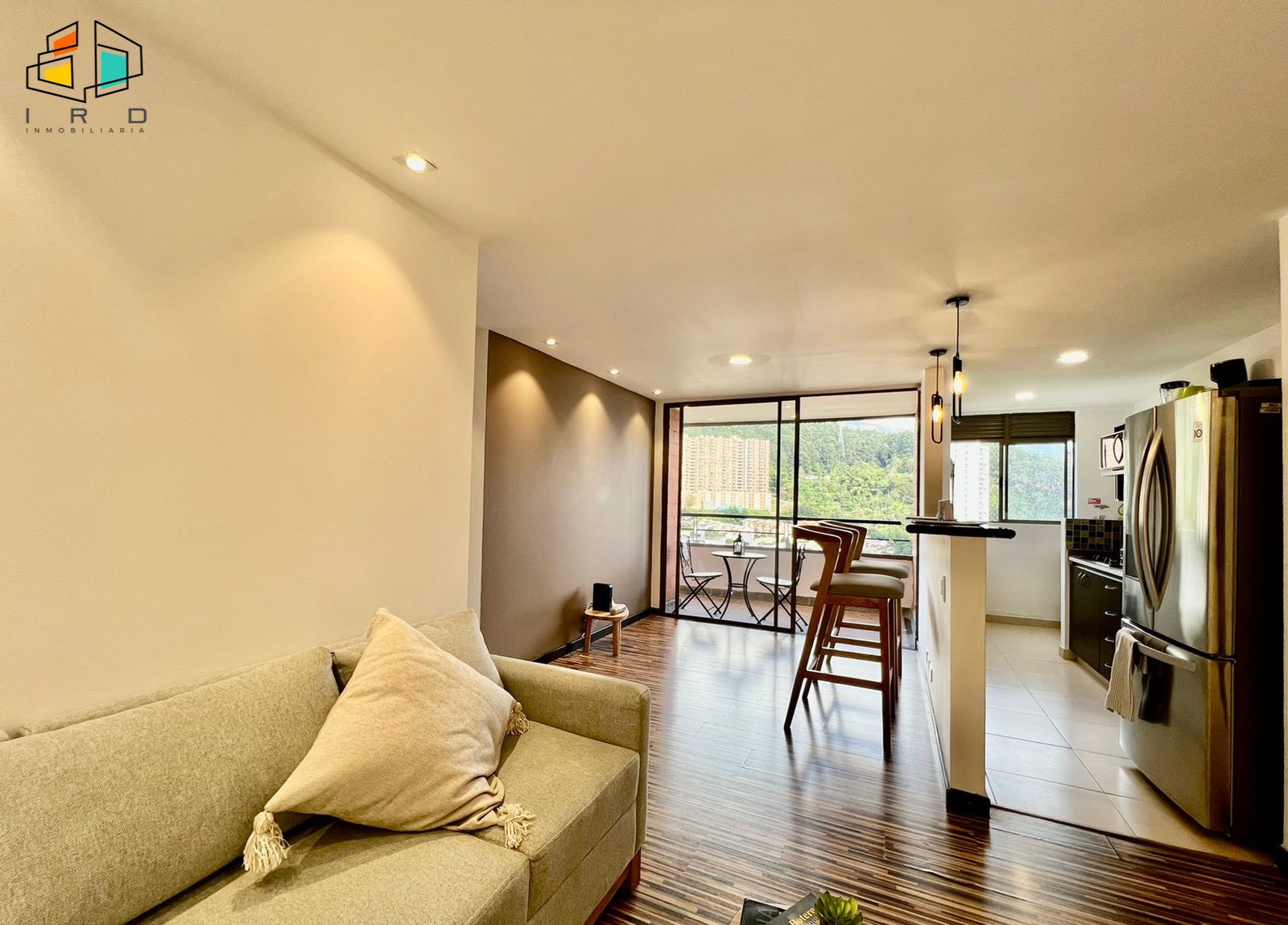 Apartamento de 2 alcobas en arriendo en Loma Del Indio, Medellín, 70 m² · foto 2 de 19