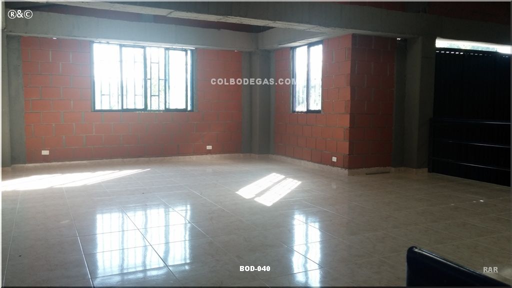 Bodega en venta en La Badea, Dosquebradas, 425 m² · foto 2 de 9