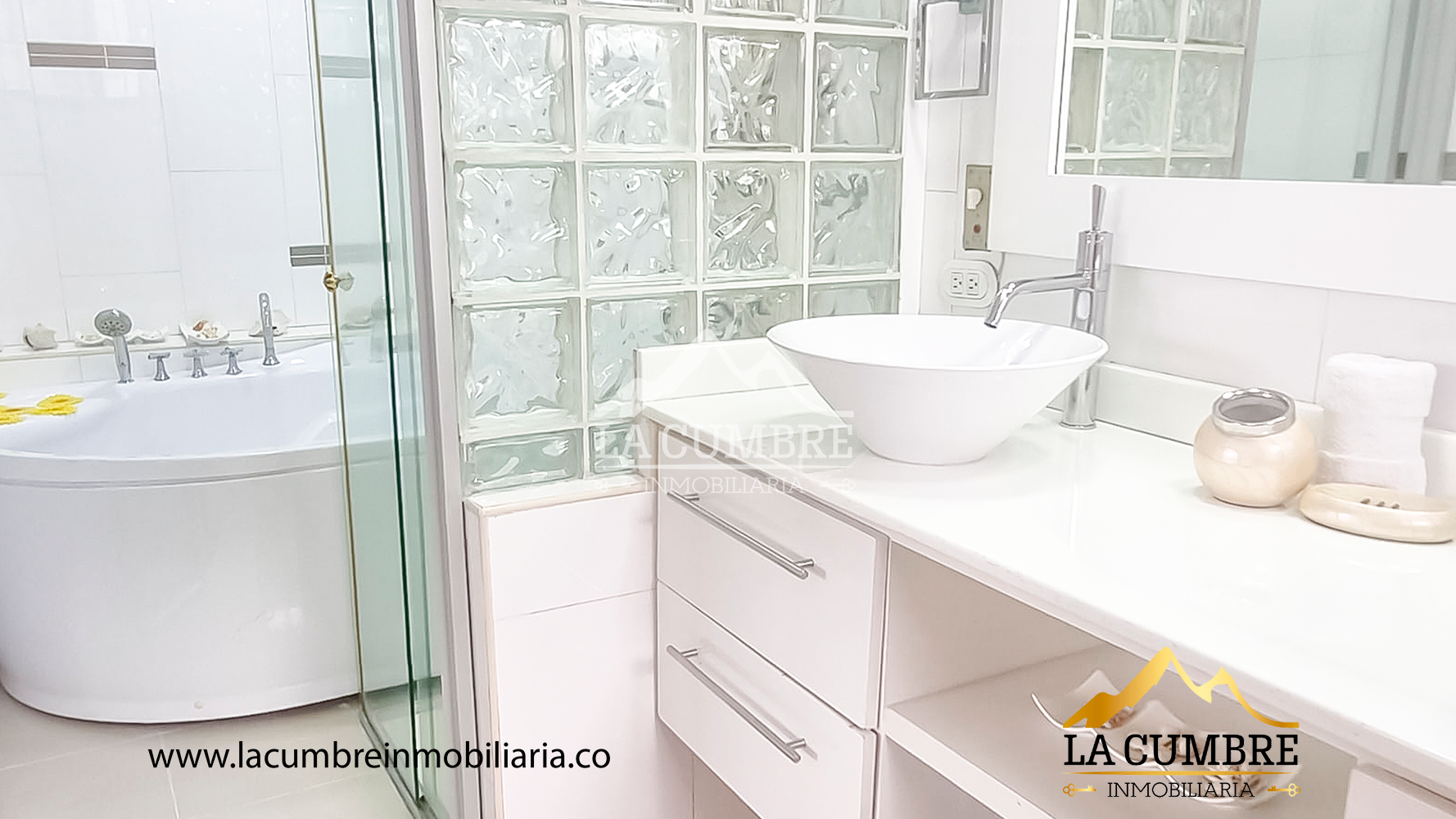 Apartamento de 4 alcobas en arriendo en Los Balsos, Medellín, 300 m² · foto 10 de 14