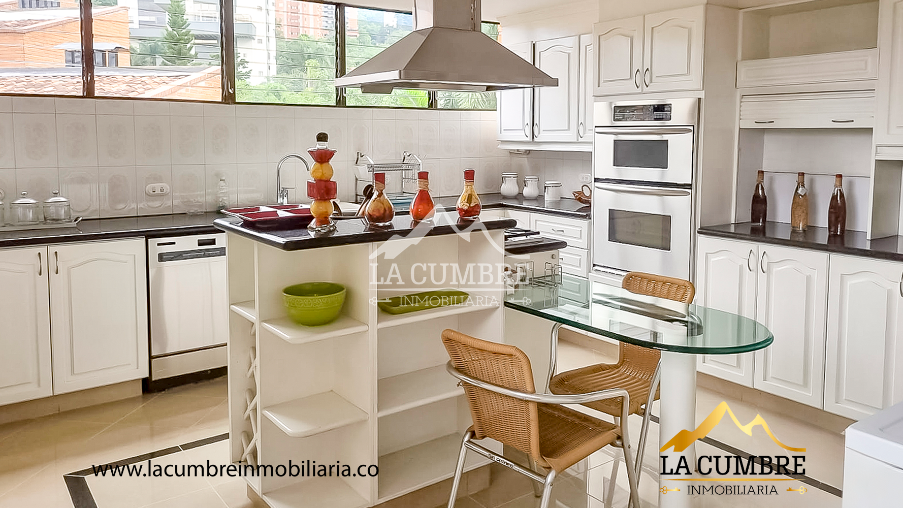 Apartamento de 4 alcobas en arriendo en Los Balsos, Medellín, 300 m² · foto 5 de 14