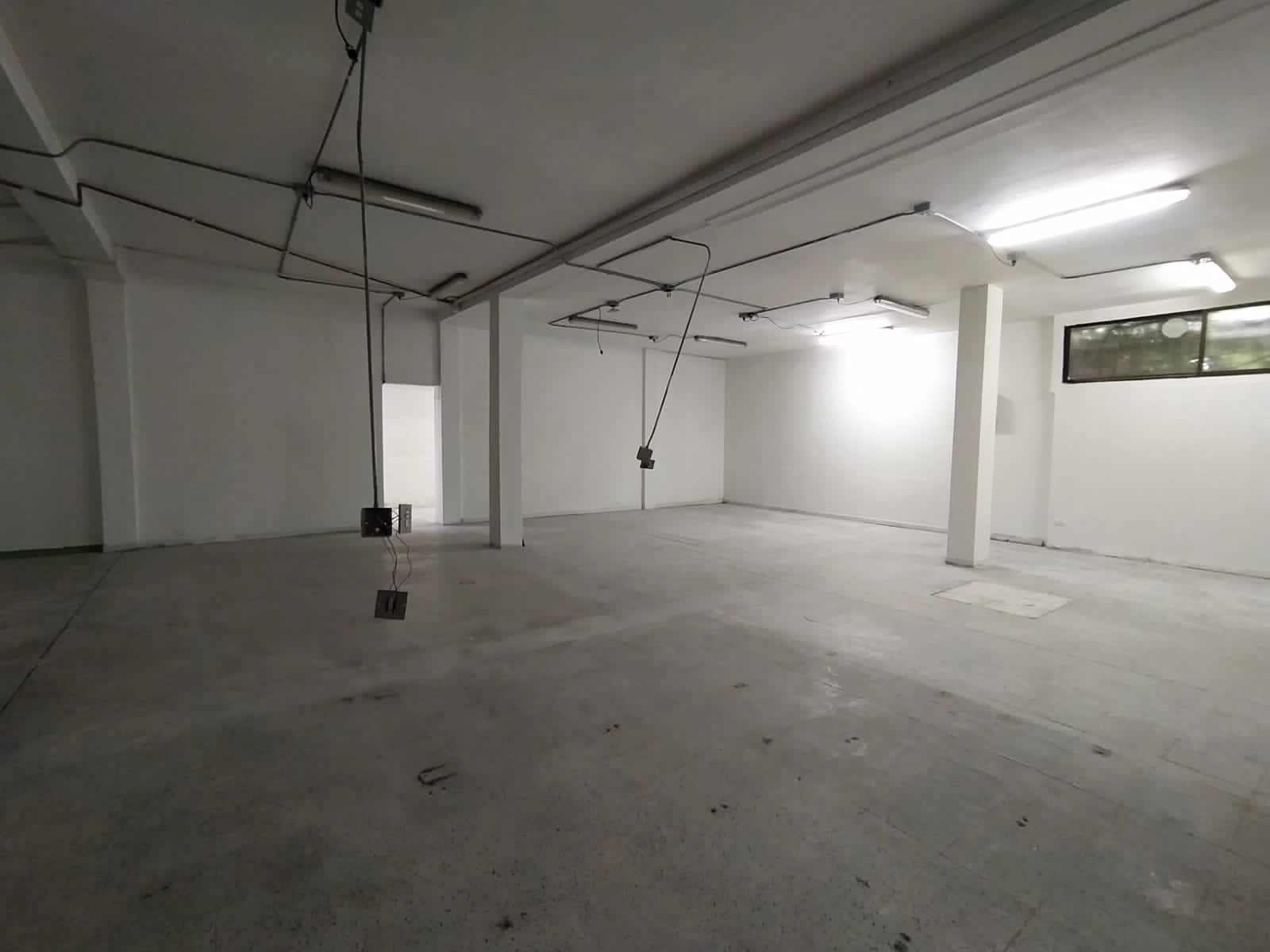 Bodega en arriendo en Manila, Medellín, 350 m² · foto 4 de 14