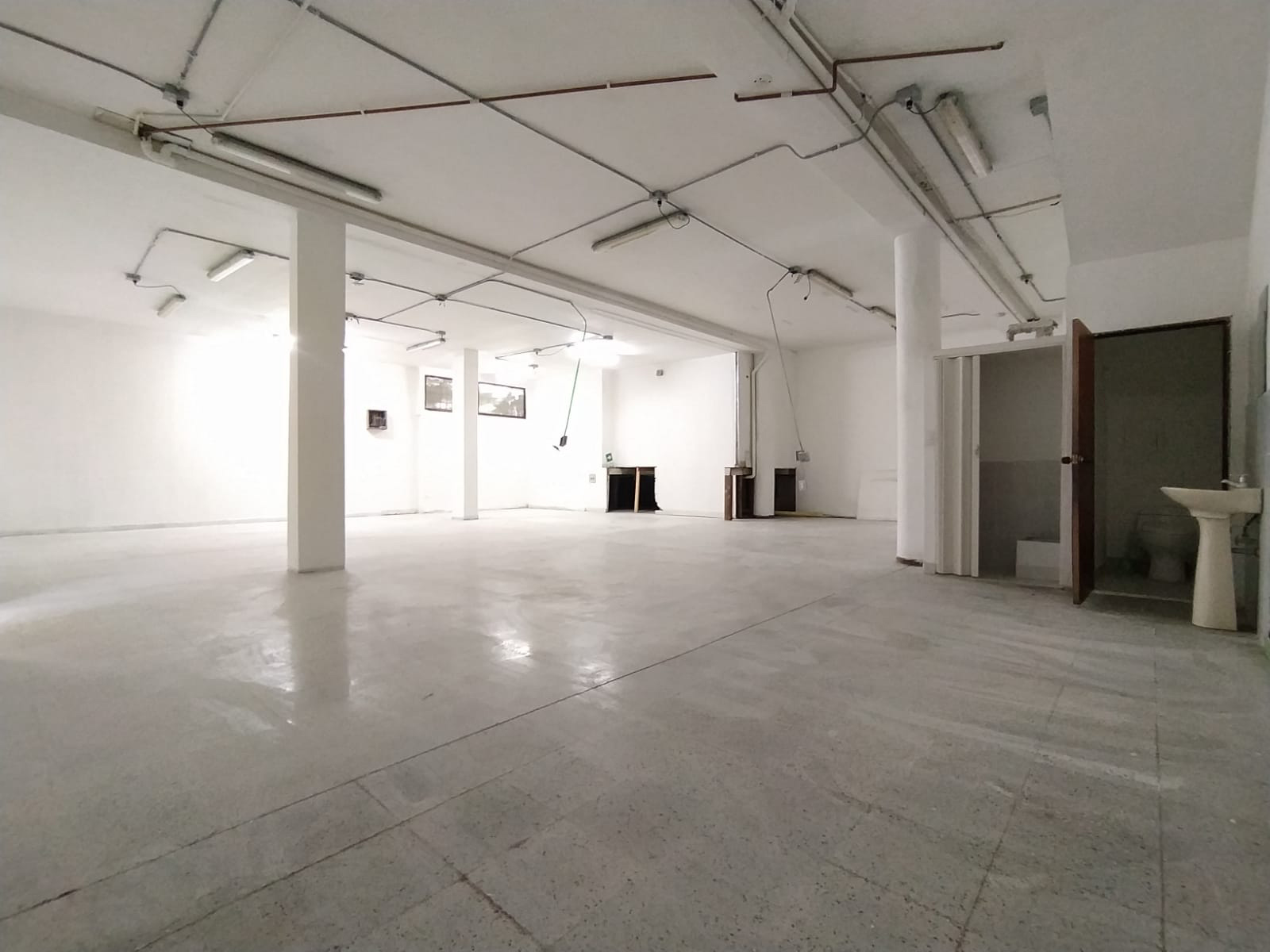 Bodega en arriendo en Manila, Medellín, 350 m² · foto 7 de 14
