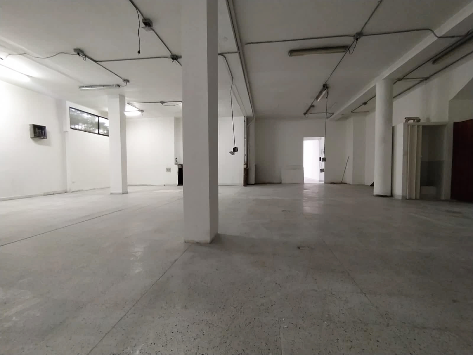 Bodega en arriendo en Manila, Medellín, 350 m² · foto 9 de 14