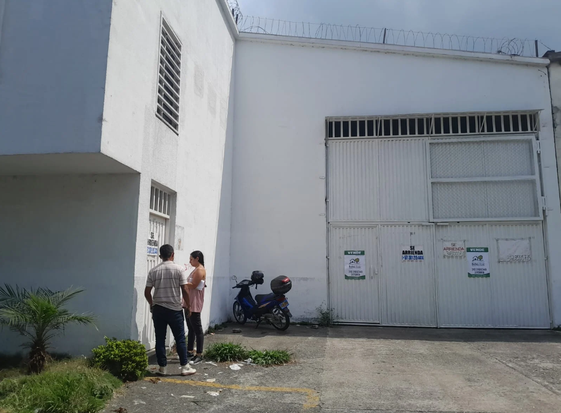 Bodega en venta en Zona Industrial La Rosa, Dosquebradas, 1696 m² · foto 3 de 10