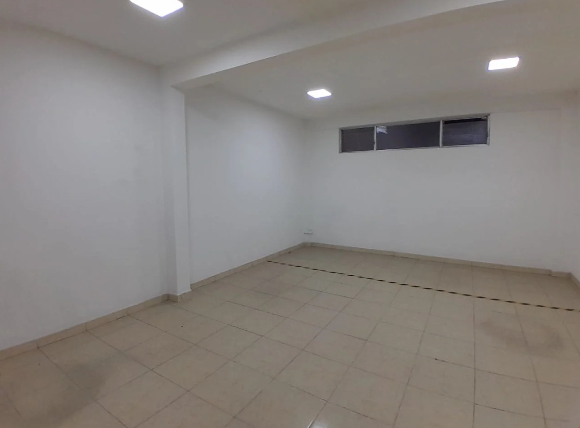 Bodega en venta en Zona Industrial La Rosa, Dosquebradas, 1696 m² · foto 4 de 10