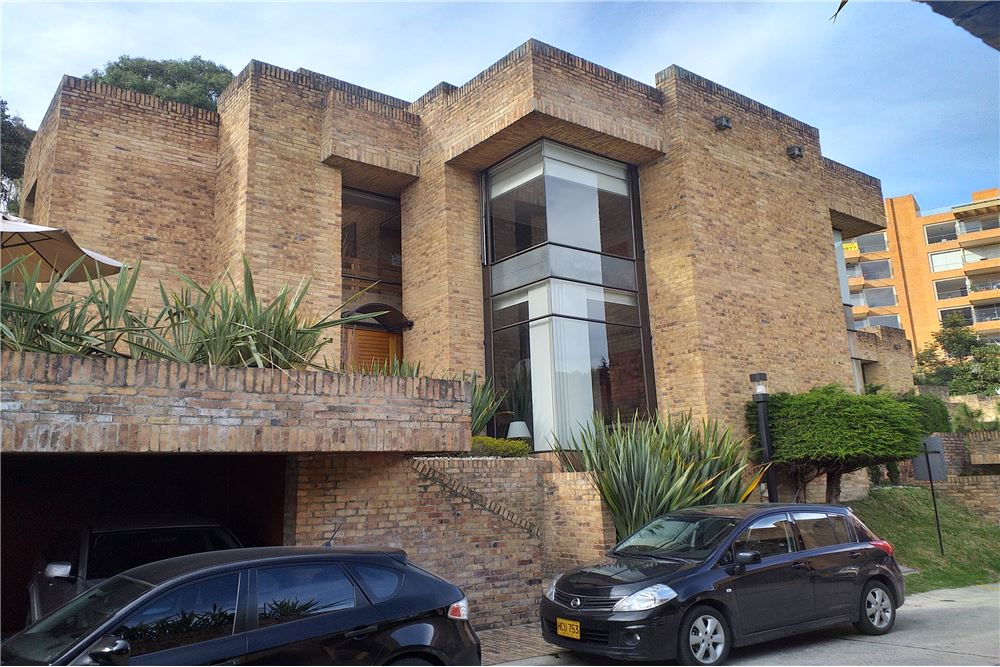 Casa en venta en Cerros De Suba, Bogotá · foto 2 de 24