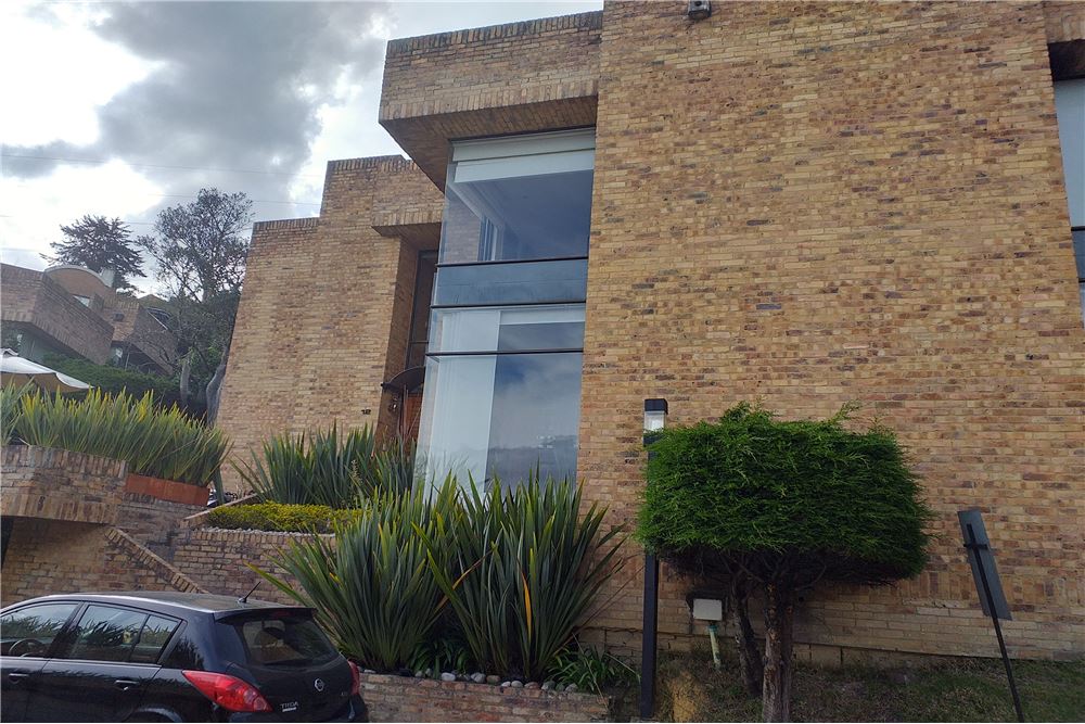 Casa en venta en Cerros De Suba, Bogotá · foto 3 de 24