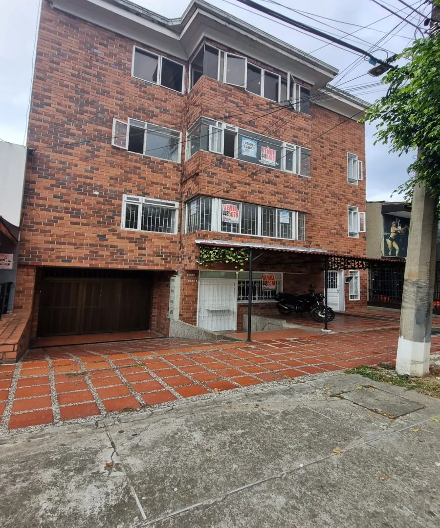 1BR Building in Laureles (764 m²) for Sale