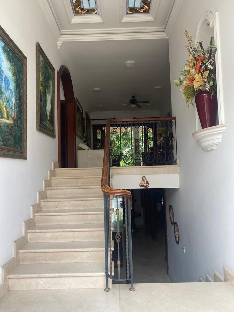 Casa de 4 alcobas en venta en Ciudad Jardin, Cali, 541 m² · foto 3 de 24