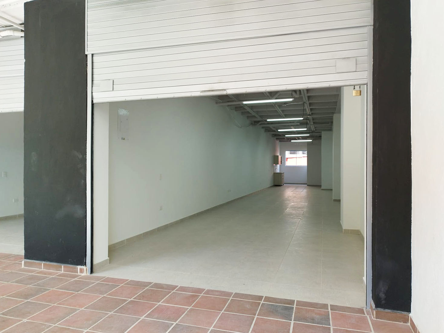 Local en venta en Maria Auxiliadora, Sabaneta, 82 m² · foto 11 de 19