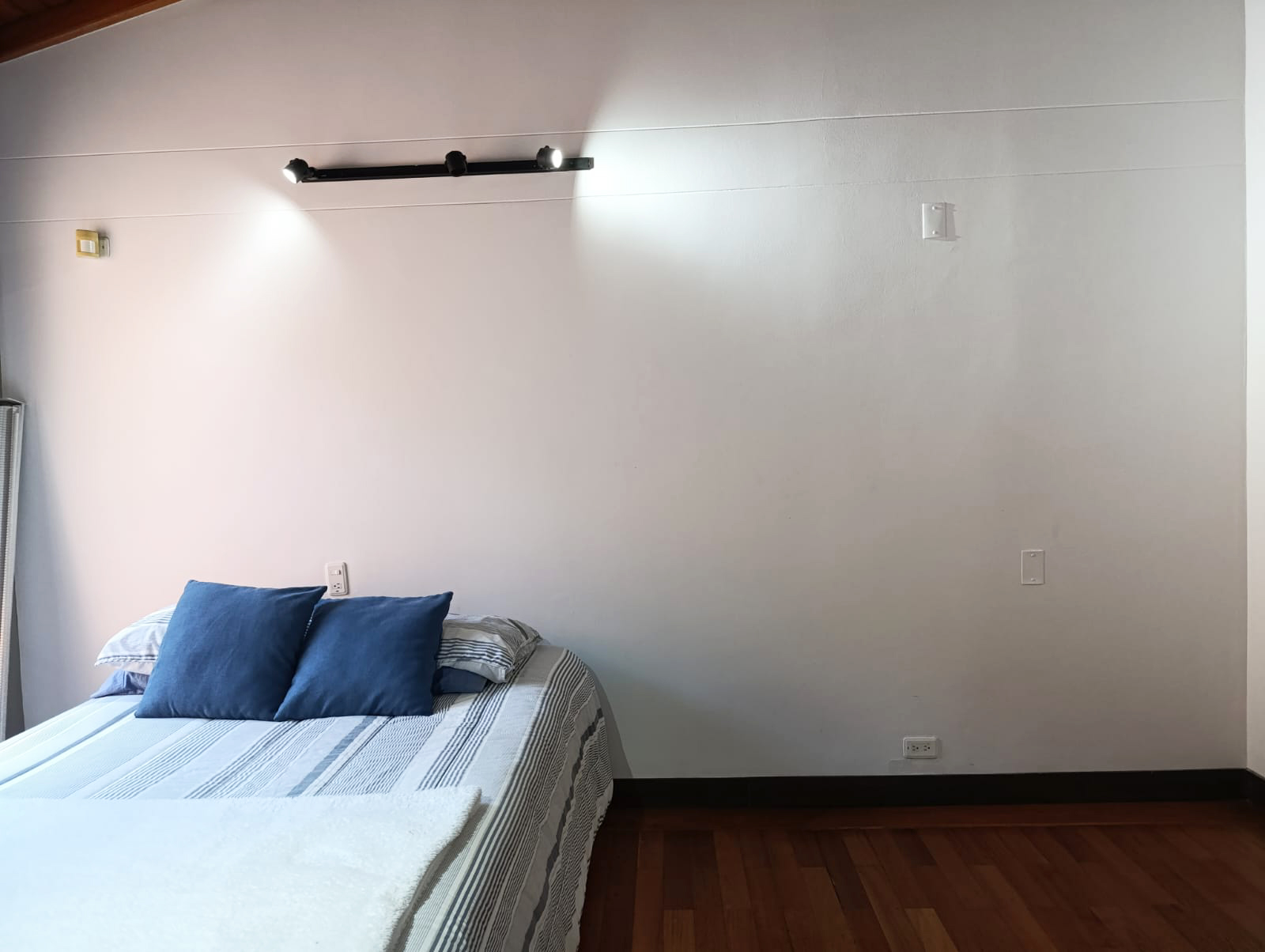 Casa de 3 alcobas en venta en El Tesoro, Medellín, 325 m² · foto 11 de 20