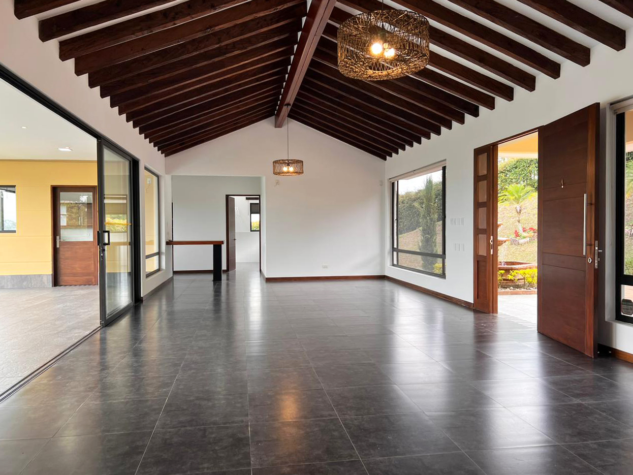 Casa de 3 alcobas en venta en El Porvenir, Rionegro, 362 m² · foto 14 de 19