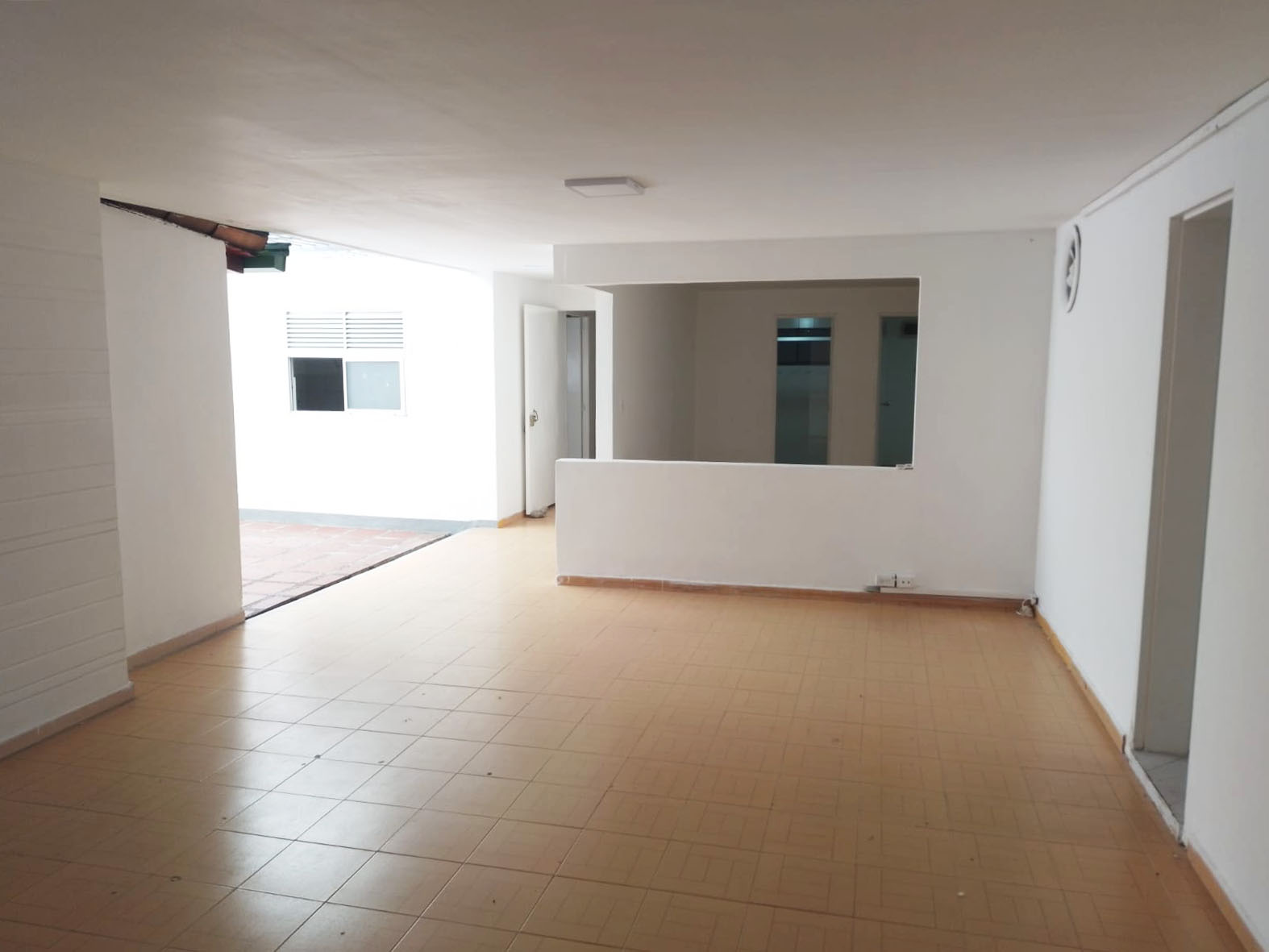 Local en arriendo en Simon Bolivar, Medellín, 189 m² · foto 2 de 20