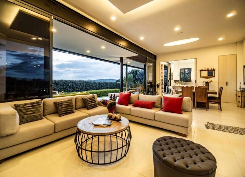 Casa de 3 alcobas en venta en Las Palmas, Envigado, 432 m² · foto 2 de 8