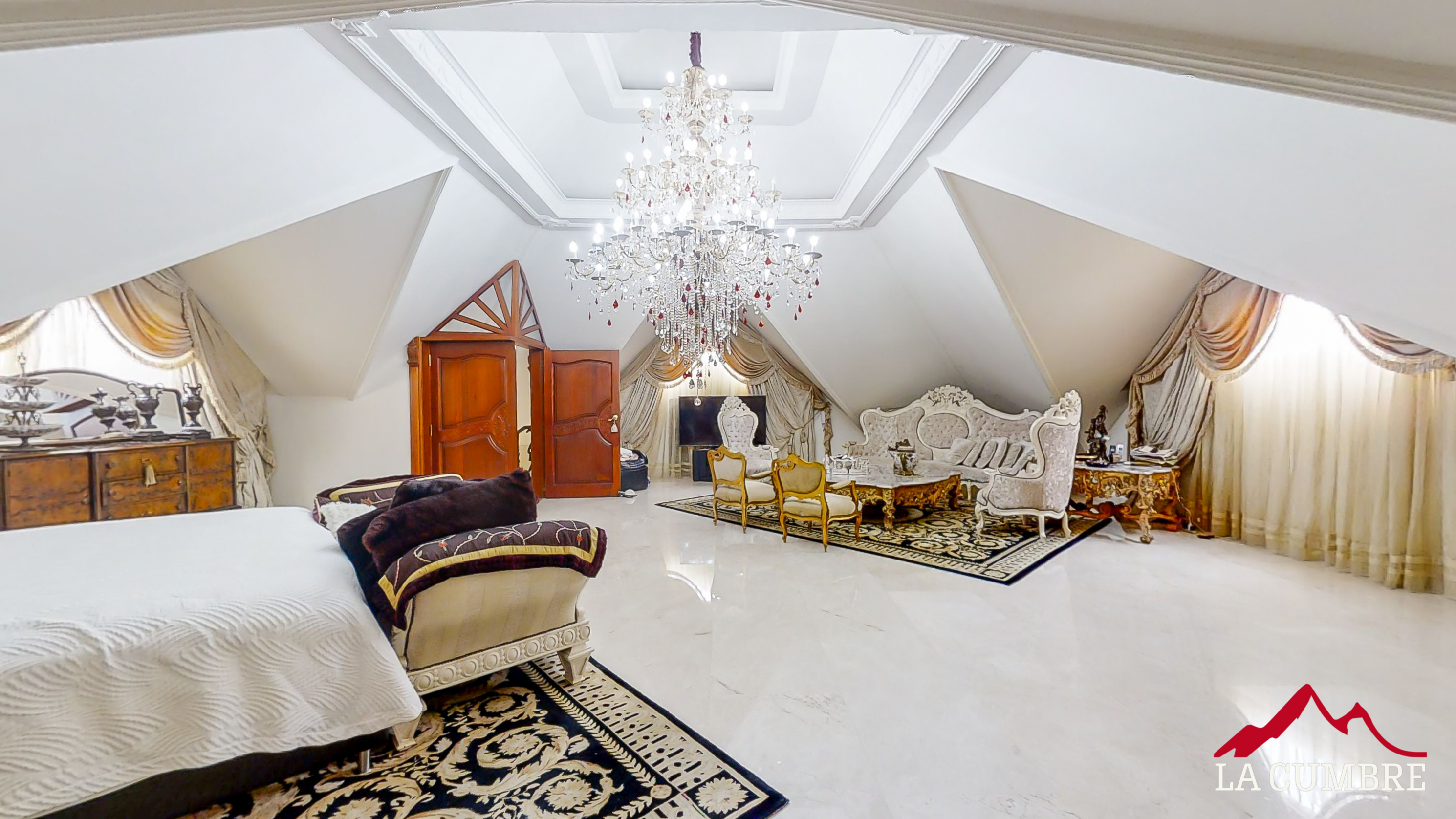Casa de 4 alcobas en venta en El Poblado, Medellín, 700 m² · foto 6 de 12