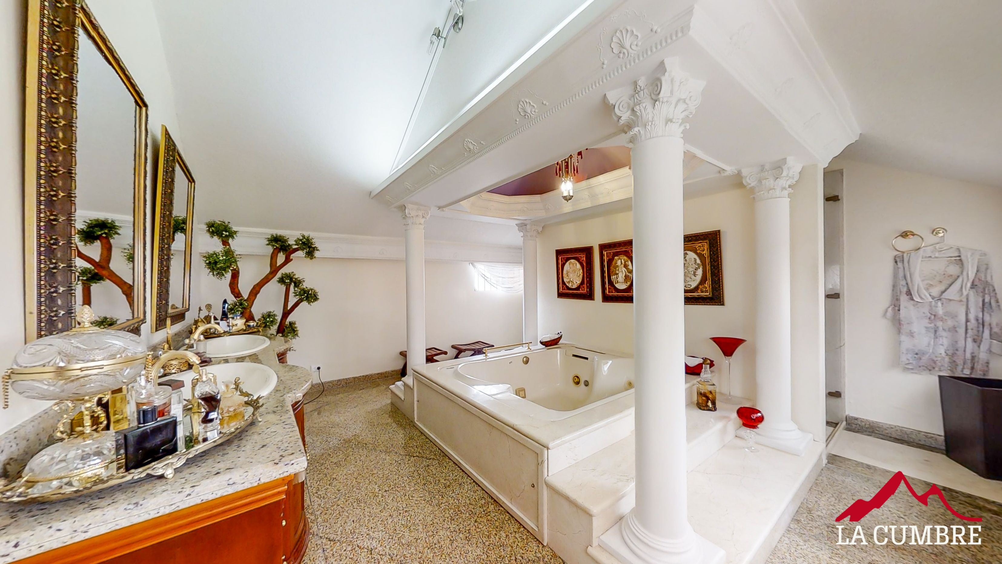 Casa de 4 alcobas en venta en El Poblado, Medellín, 700 m² · foto 8 de 12