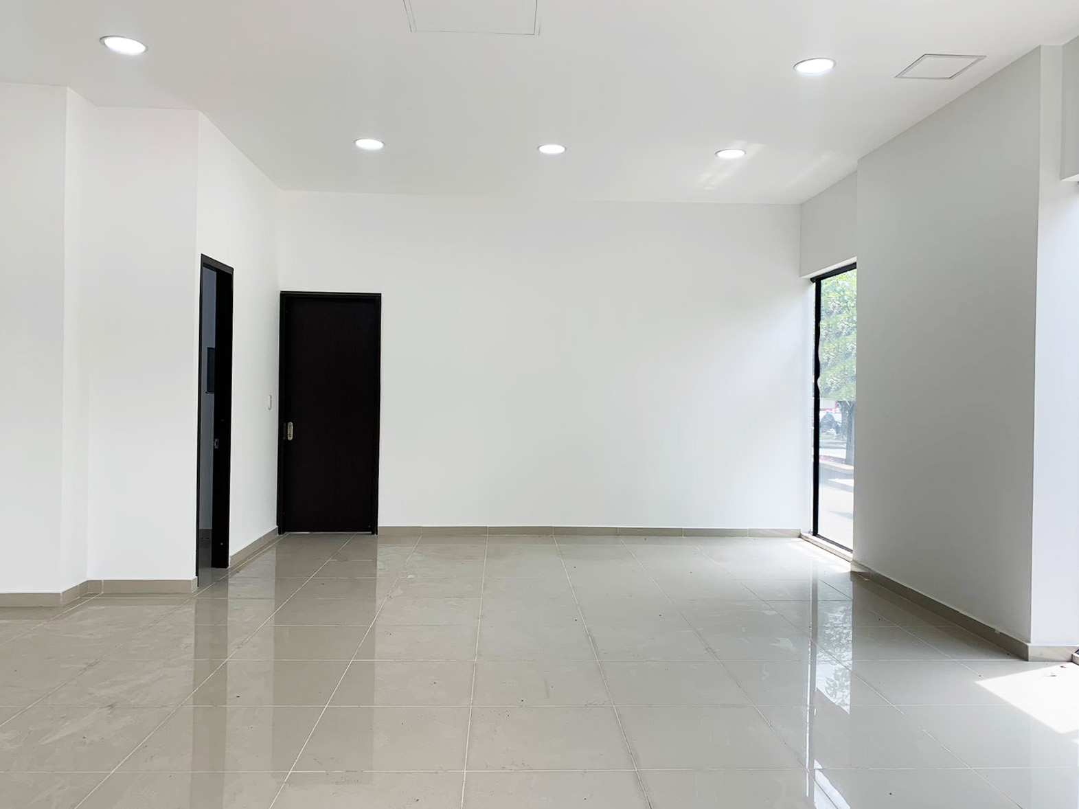 Local en arriendo en El Poblado, Medellín, 75 m² · foto 2 de 9