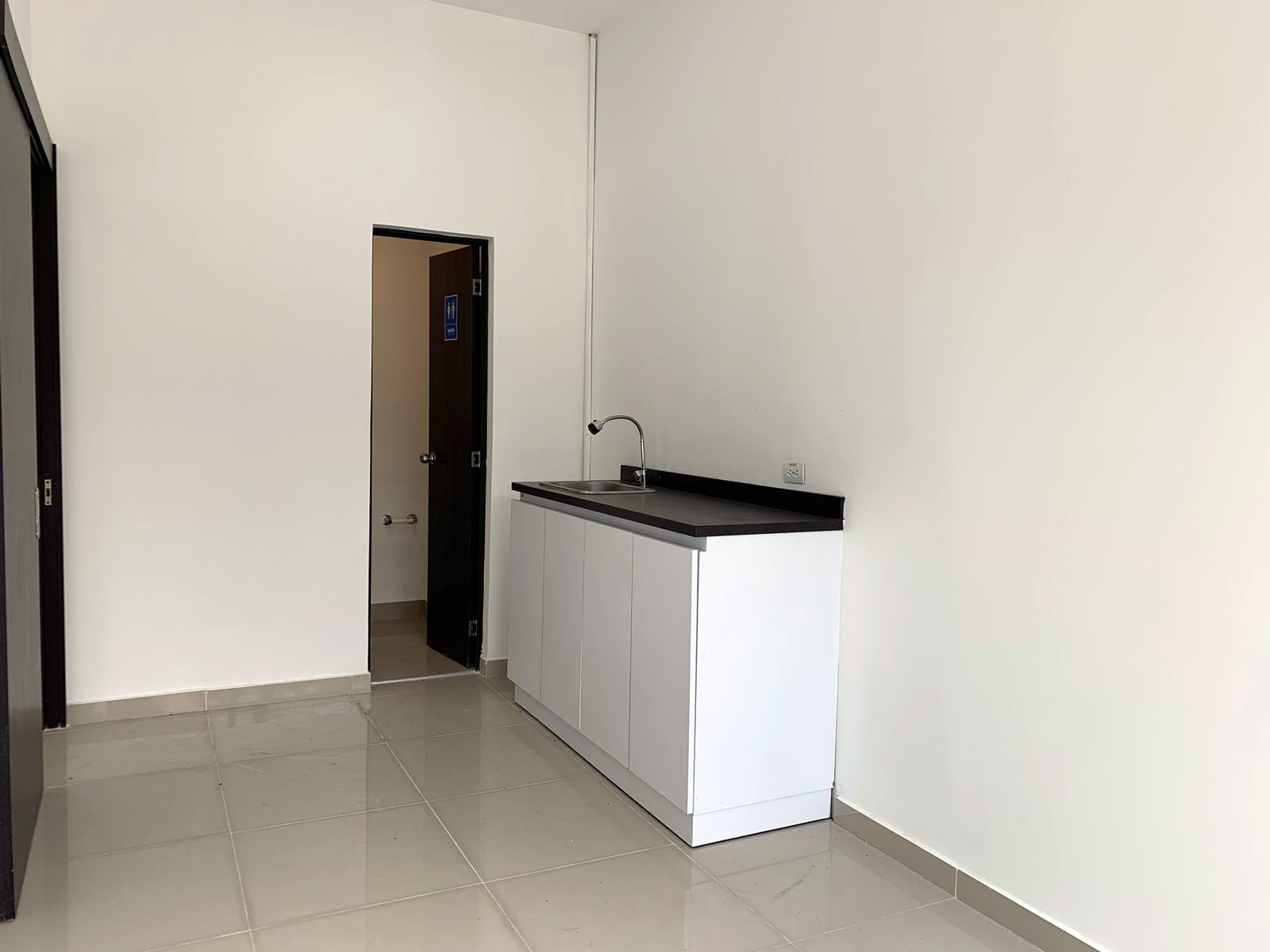 Local en arriendo en El Poblado, Medellín, 75 m² · foto 4 de 9