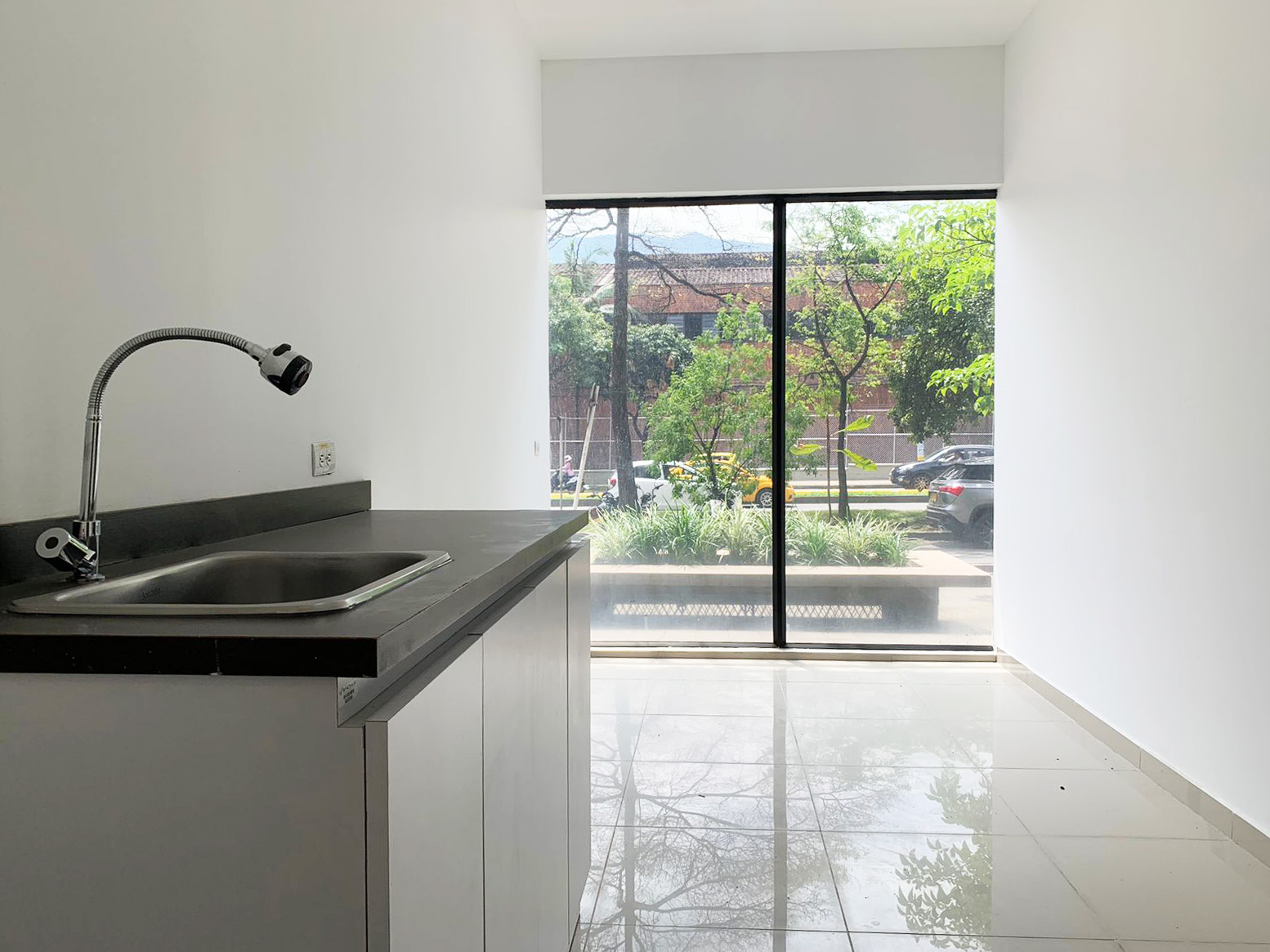 Local en arriendo en El Poblado, Medellín, 75 m² · foto 5 de 9