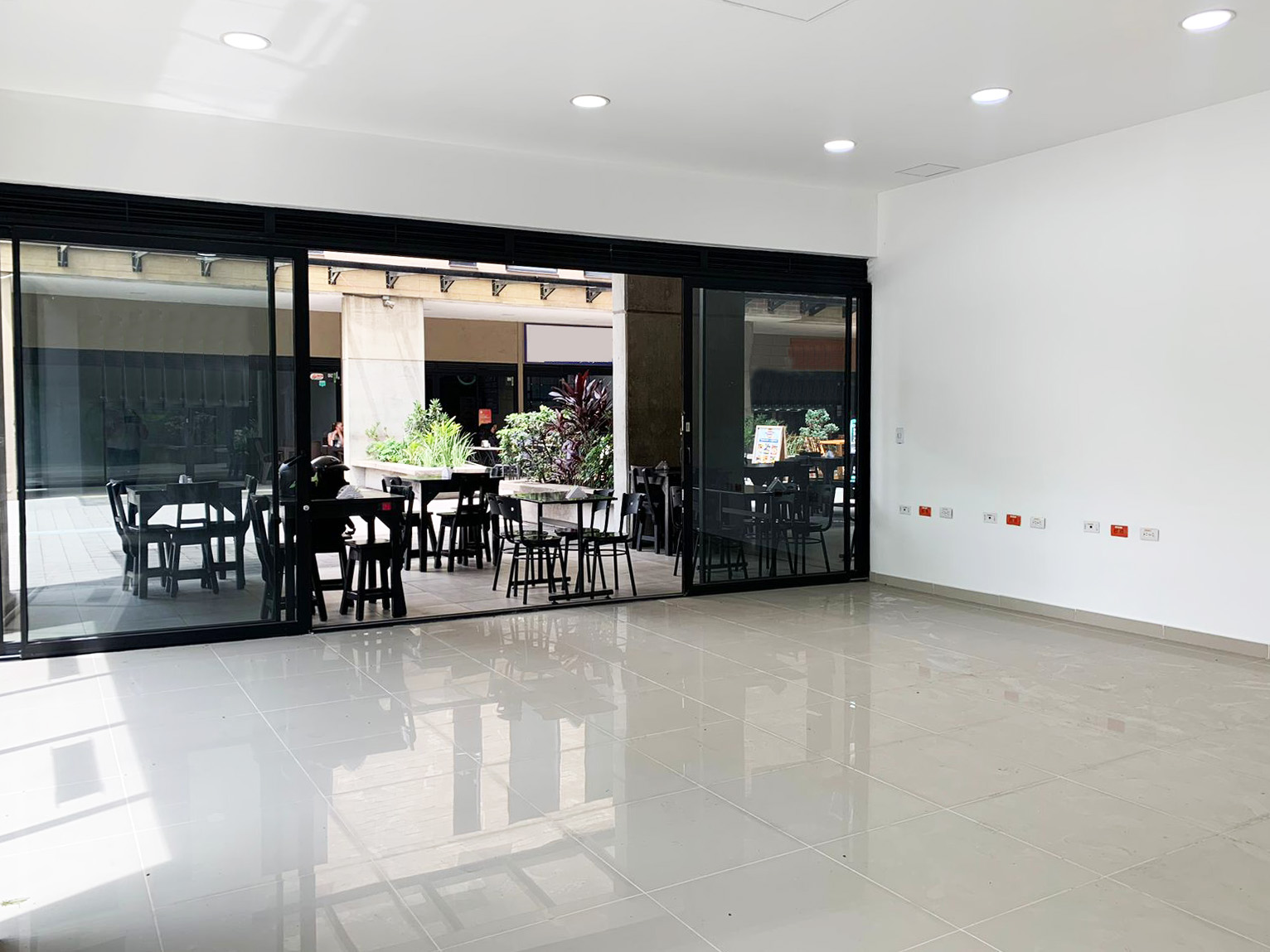 Local en arriendo en El Poblado, Medellín, 75 m² · foto 6 de 9