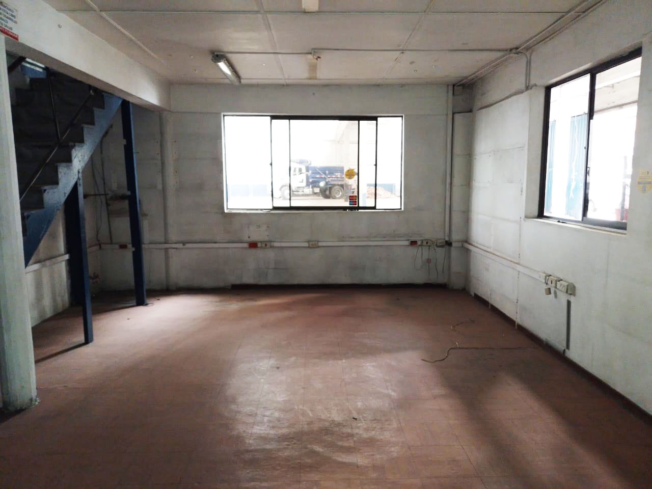 Bodega en arriendo en Perpetuo Socorro, Medellín, 1000 m² · foto 12 de 17